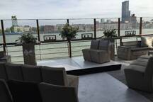 Eau Lounge