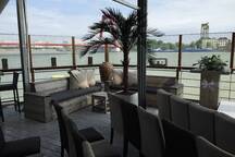 Eau Lounge